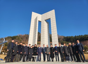 더불어민주당 경상남도당 2025년 신년 참배!