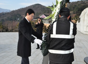 국립3.15민주묘지, 창원충혼탑 참배