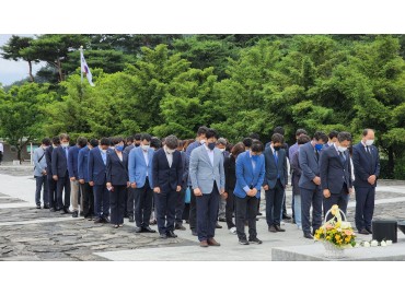 제8회 지방선거 당선자 고 노무현대통령님 묘역 참배(2022.06.24)